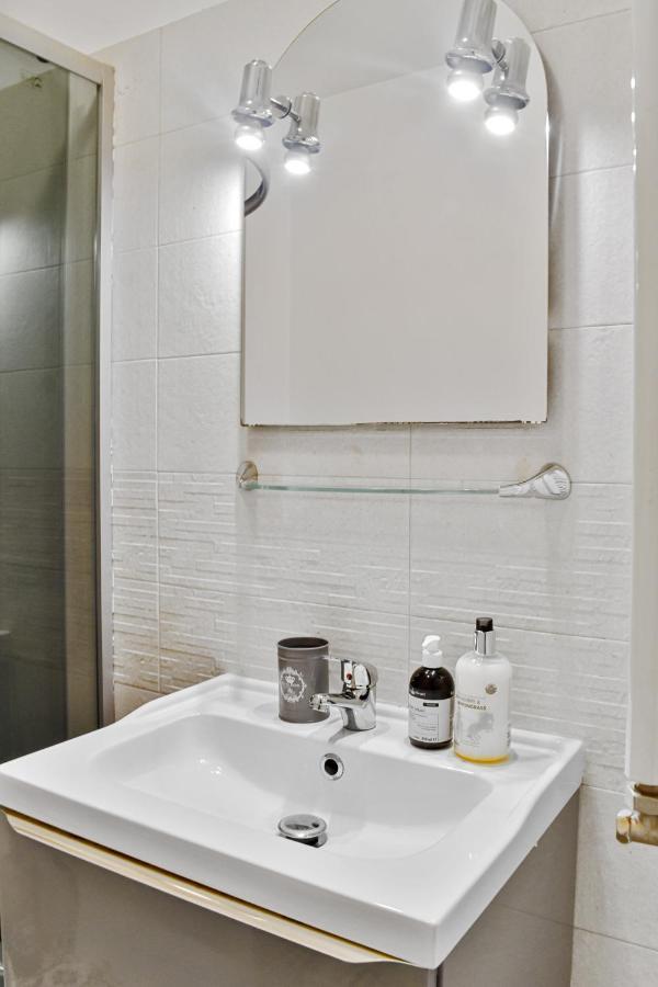 Homestay Otopeni Buitenkant foto